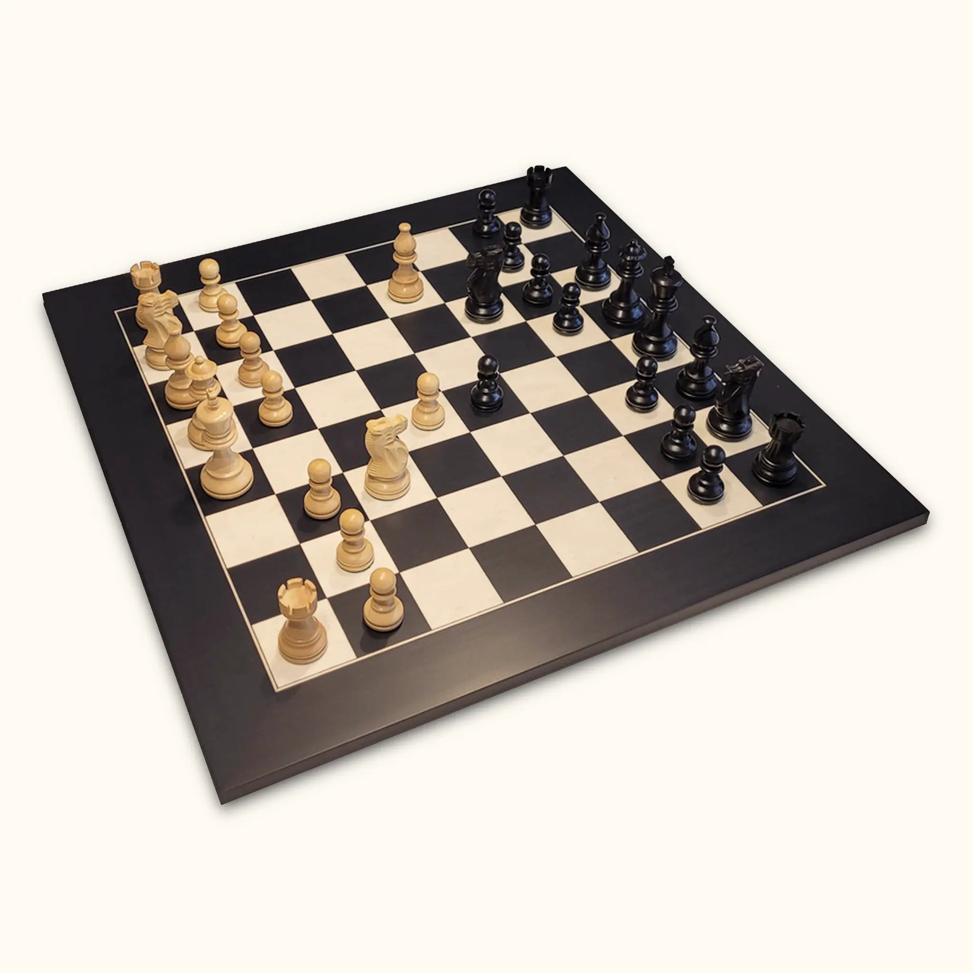 Chess pieces American Staunton ebonized on black deluxe chessboard diagonal