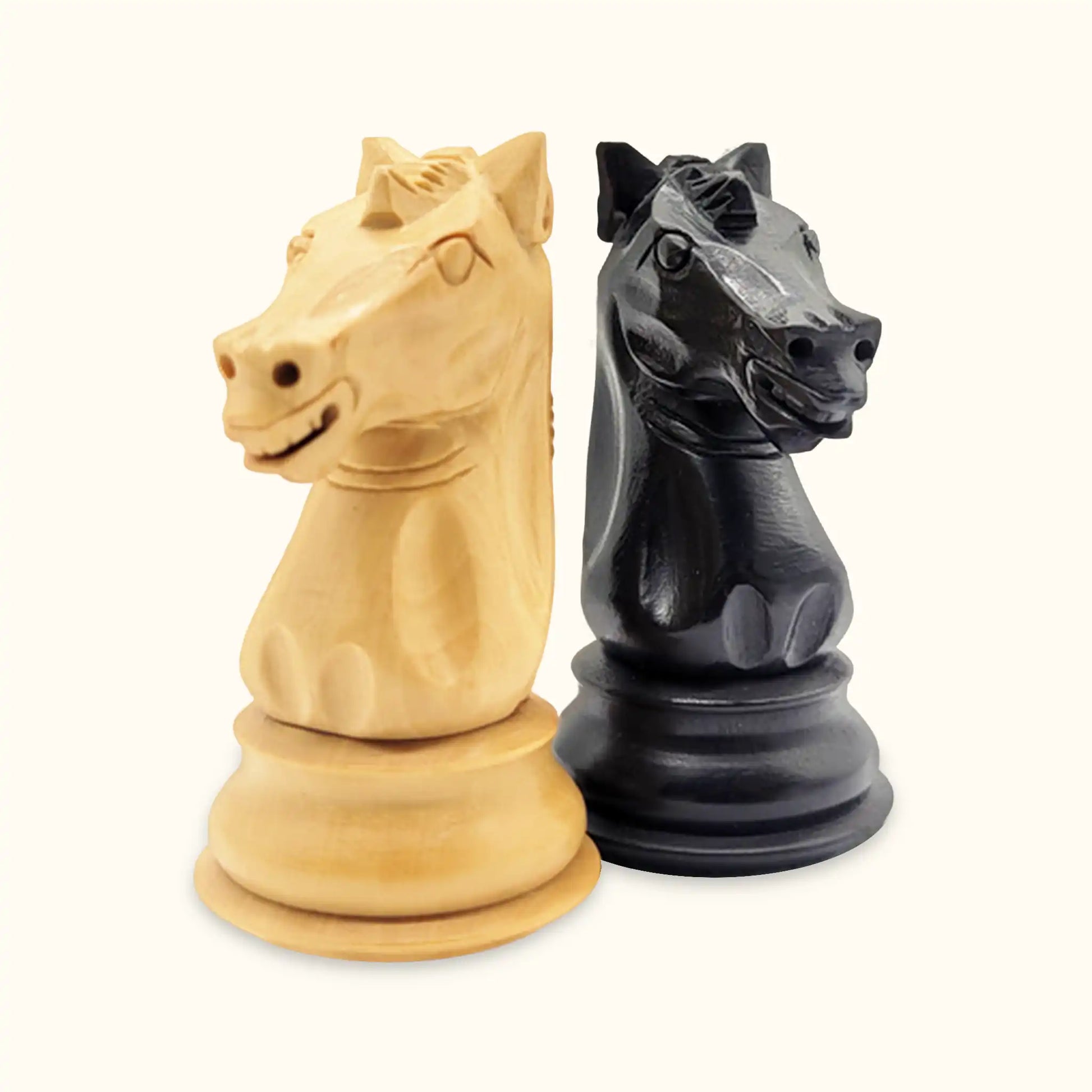 Alta Quty Set di scacchi in legno di lusso con pezzi di metallo di ultima proget Alta Quty Set di scacchi in legno di lusso con pezzi di metallo di ultima proget