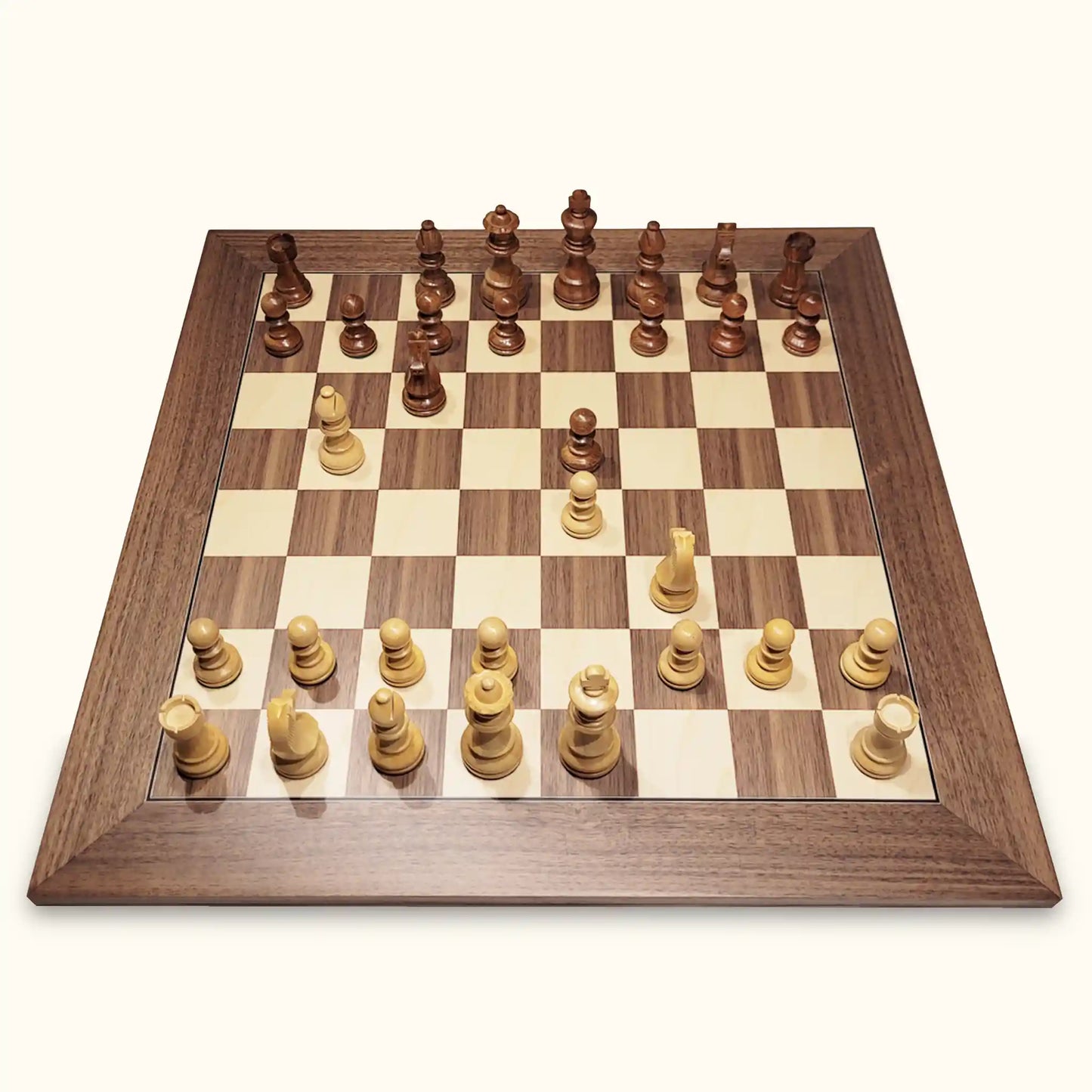 Chessboard walnut deluxe with chess pieces german knight top