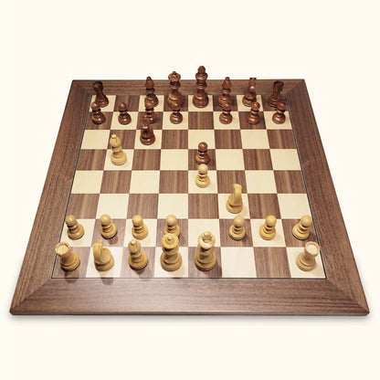 Chessboard walnut deluxe with chess pieces german knight top